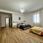 Hébergement de vacances Casa Sole Eventi, Wi-fi, Fronte Mare Con Piscina *
